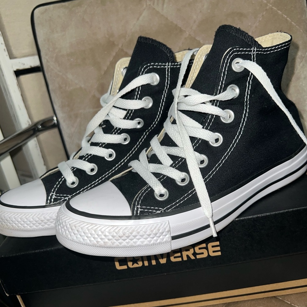 BLACK HIGH TOP CONVERSE